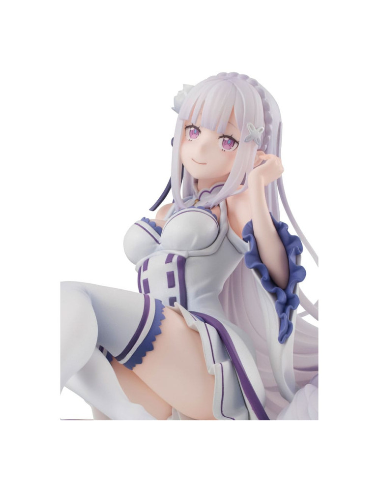 Megahouse - Re:ZERO Starting Life in Another World - Melty Princess figure Emilia Palm Size