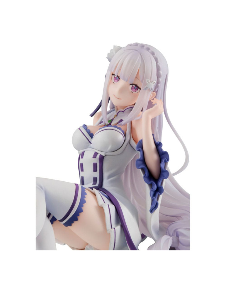 Megahouse - Re:ZERO Starting Life in Another World - Melty Princess figure Emilia Palm Size